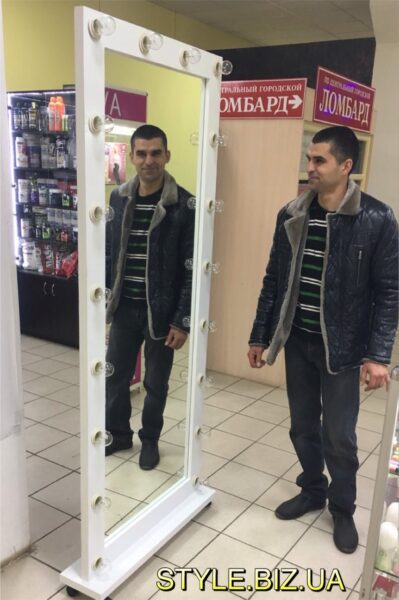 Напольное передвижное зеркало в полный рост для магазина, торгового центра, примерочной.